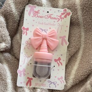 Pink Bow Fresh Food Feeder